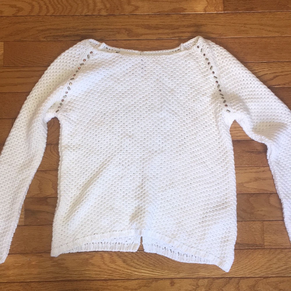 Tiny White knit Zara sweater with shoulder details